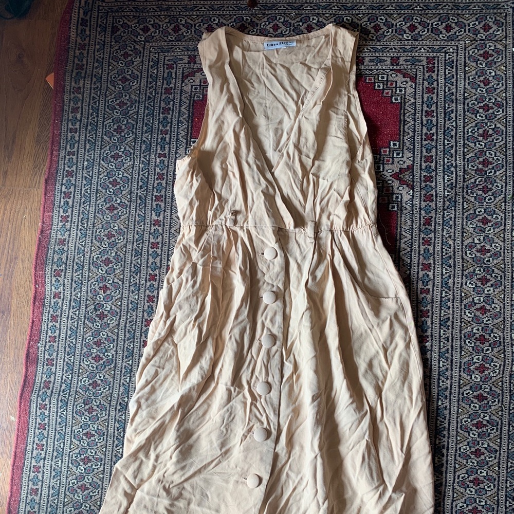vintage dusty pink dress. matching fabric buttons